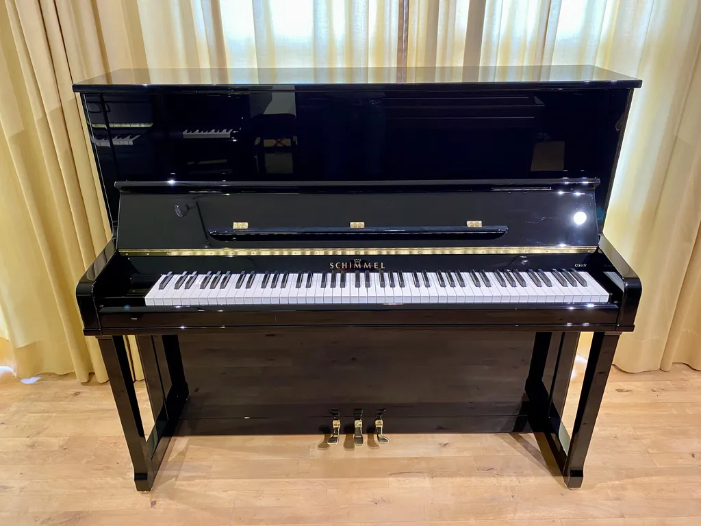Schimmel C126